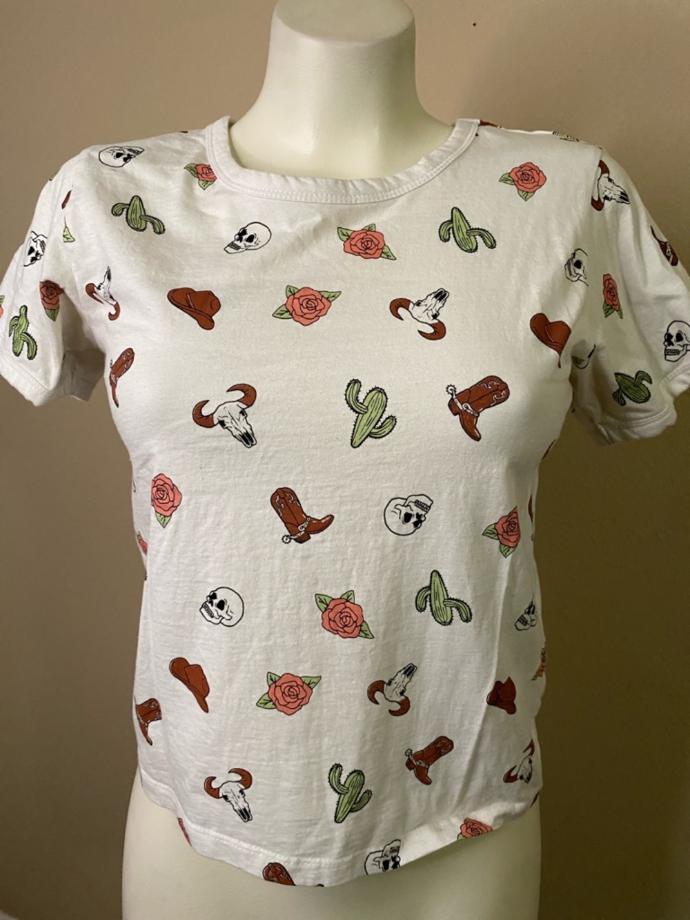 Electric Pink White Tee with rockabilly Western graphics S 🖤❤️☠️